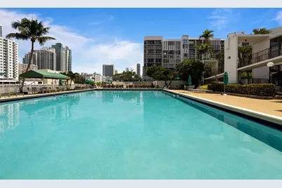 1000 Parkview Dr #1022, Hallandale Beach, FL 33009 - Photo 19