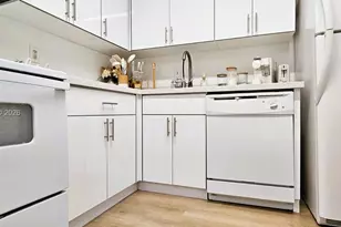 4804 NW 79th Ave, Doral, FL 33166 - Photo 9