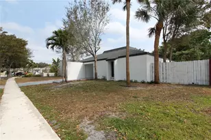 4940 SW 94th Way, Cooper City, FL 33328 - Photo 3