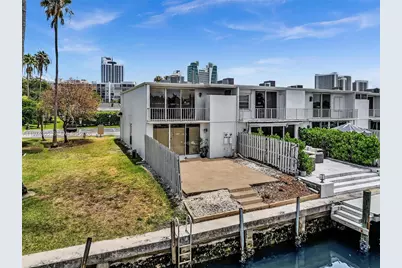 825 NE 26th Ave, Hallandale Beach, FL 33009 - Photo 7