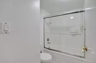 1450 Brickell Bay Dr, Miami, FL 33131 - Photo 23