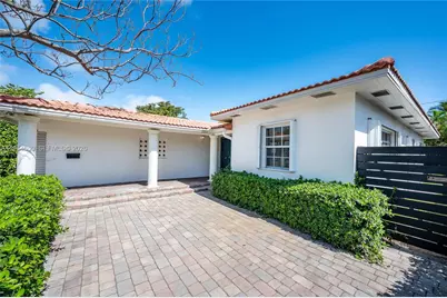 7027 Trouville Esplanade, Miami Beach, FL 33141 - Photo 9