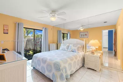 1064 E Lakes Dr, Deerfield Beach, FL 33064 - Photo 15