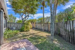 1064 E Lakes Dr, Deerfield Beach, FL 33064 - Photo 25