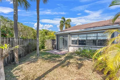 1064 E Lakes Dr, Deerfield Beach, FL 33064 - Photo 3