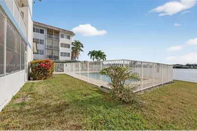 4401 Crystal Lake Dr #101, Deerfield Beach, FL 33064 - Photo 19