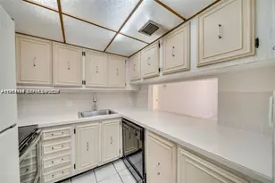 4848 NW 24th Ct, Lauderdale Lakes, FL 33313 - Photo 7