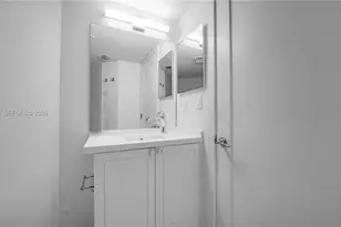 555 NE 34th St, Miami, FL 33137 - Photo 35