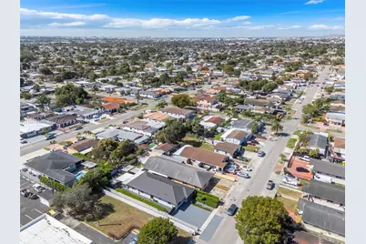 42 W 44th St, Hialeah, FL 33012 - Photo 29