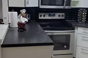 8373 Lake Dr, Doral, FL 33166 - Photo 9