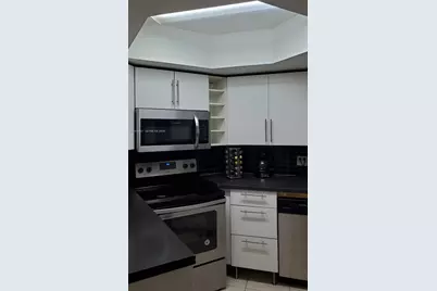 8373 Lake Dr #208, Doral, FL 33166 - Photo 11