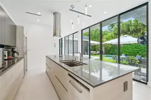 1845 NE 124th St, North Miami, FL 33181 - Photo 11