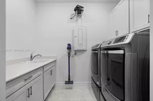 2715 Primrose Pl, Oakland Park, FL 33309 - Photo 27