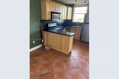 1801 S Treasure Dr #502, North Bay Village, FL 33141 - Photo 3