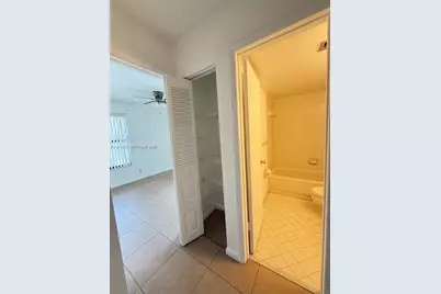 207 Lake Pointe Dr #201, Oakland Park, FL 33309 - Photo 7