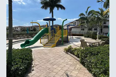 10371 W 33rd Ct, Hialeah, FL 33018 - Photo 17