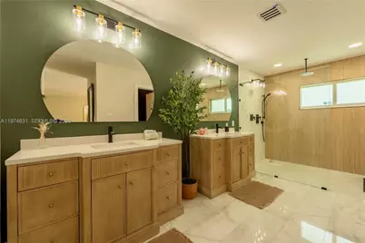 10461 SW 121st St, Miami, FL 33176 - Photo 33