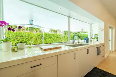 10461 SW 121st St, Miami, FL 33176 - Photo 15