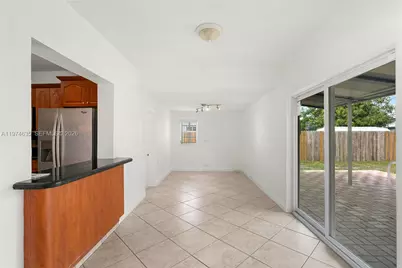 1381 W 63rd St, Hialeah, FL 33012 - Photo 9