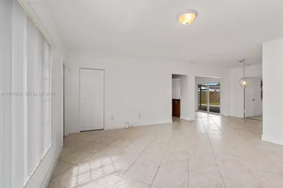 1381 W 63rd St, Hialeah, FL 33012 - Photo 15