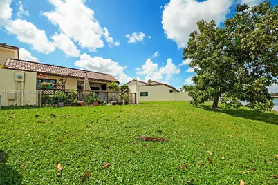 6225 NW 190th Ter, Hialeah, FL 33015 - Photo 23