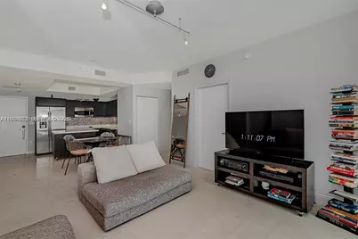 90 SW 3rd St #2002, Miami, FL 33130 - Photo 9