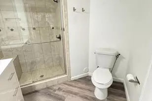 9741 Fontainebleau Blvd, Miami, FL 33172 - Photo 21