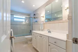 121 Golden Isles Dr, Hallandale Beach, FL 33009 - Photo 27