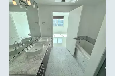244 Biscayne Blvd #3403, Miami, FL 33132 - Photo 13