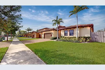 154 SE 23rd Ter, Homestead, FL 33033 - Photo 3