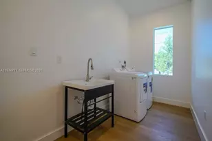 112 NW 24th Ct, Miami, FL 33125 - Photo 9