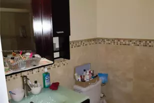 600 NE 36th St, Miami, FL 33137 - Photo 9