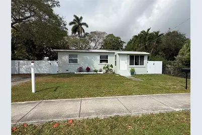 204 SW 7th Ave, Hallandale Beach, FL 33009 - Photo 5