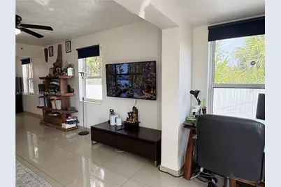 204 SW 7th Ave, Hallandale Beach, FL 33009 - Photo 9