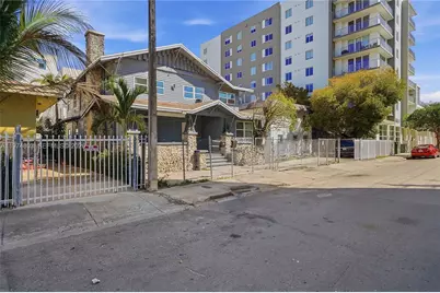 667 NW 1st St, Miami, FL 33128 - Photo 3