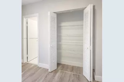 5935 W 16th Ln, Hialeah, FL 33012 - Photo 9