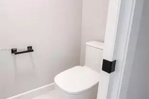 5935 W 16th Ln, Hialeah, FL 33012 - Photo 13