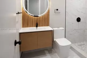 5935 W 16th Ln, Hialeah, FL 33012 - Photo 11