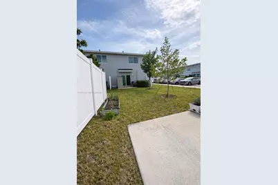 1081 NW 5th St, Florida City, FL 33034 - Photo 13