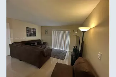 9491 S Palm Cir S #202, Pembroke Pines, FL 33025 - Photo 3