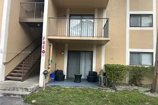 9491 S Palm Cir S, Pembroke Pines, FL 33025 - Photo 1