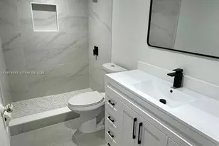 10000 NW 80th Ct, Hialeah Gardens, FL 33016 - Photo 11