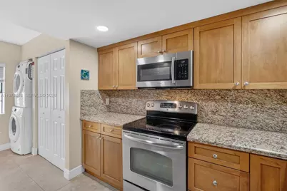 4250 SW 70th Ter, Davie, FL 33314 - Photo 9