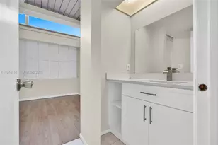 7601 SW 105th Ave, Miami, FL 33173 - Photo 11