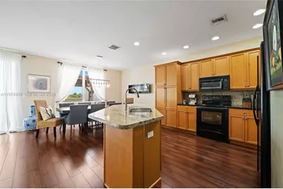 15562 SW 54th Ct, Miramar, FL 33027 - Photo 9