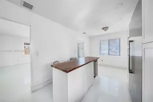 276 NW 40th St, Miami, FL 33127 - Photo 13