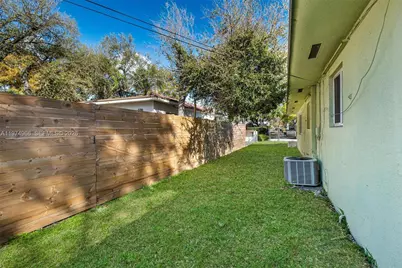 276 NW 40th St, Miami, FL 33127 - Photo 43