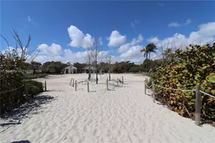 6835 Rue Versailles, Miami Beach, FL 33141 - Photo 27