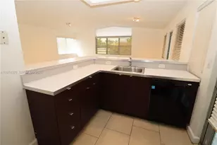 6835 Rue Versailles, Miami Beach, FL 33141 - Photo 5