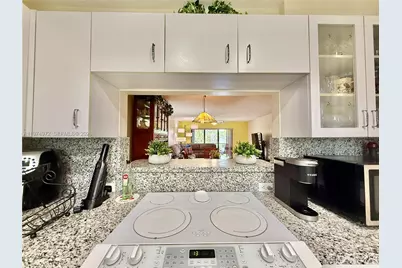 318 Lakeview Dr #203, Weston, FL 33326 - Photo 5